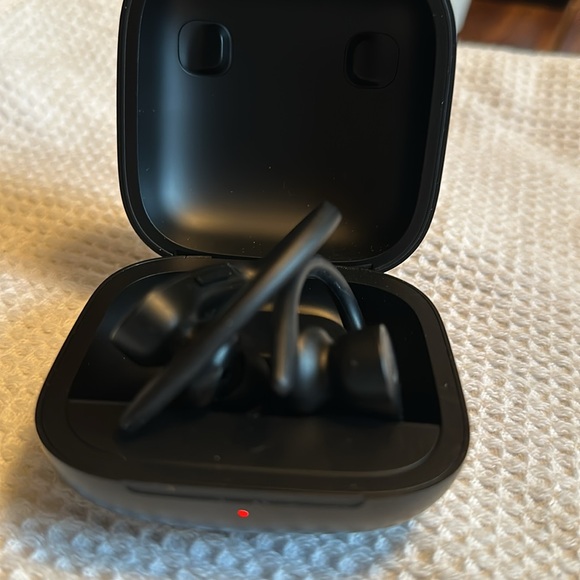 Power Beats Pro like new condition - Picture 4 of 9